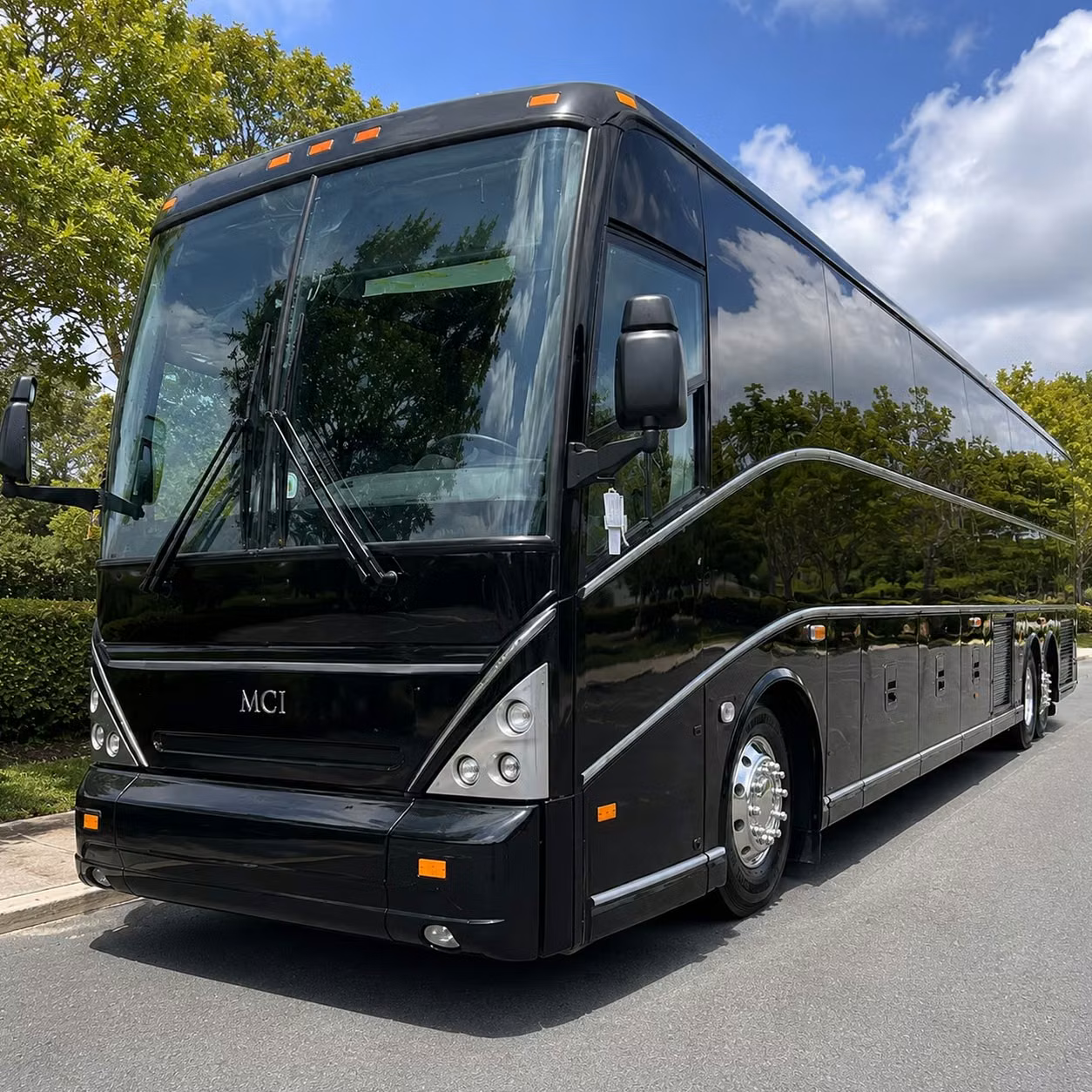 charterbusrentalnewhavenct com connects you with bus options for mohegan sun arena and hartford healthcare amphitheater